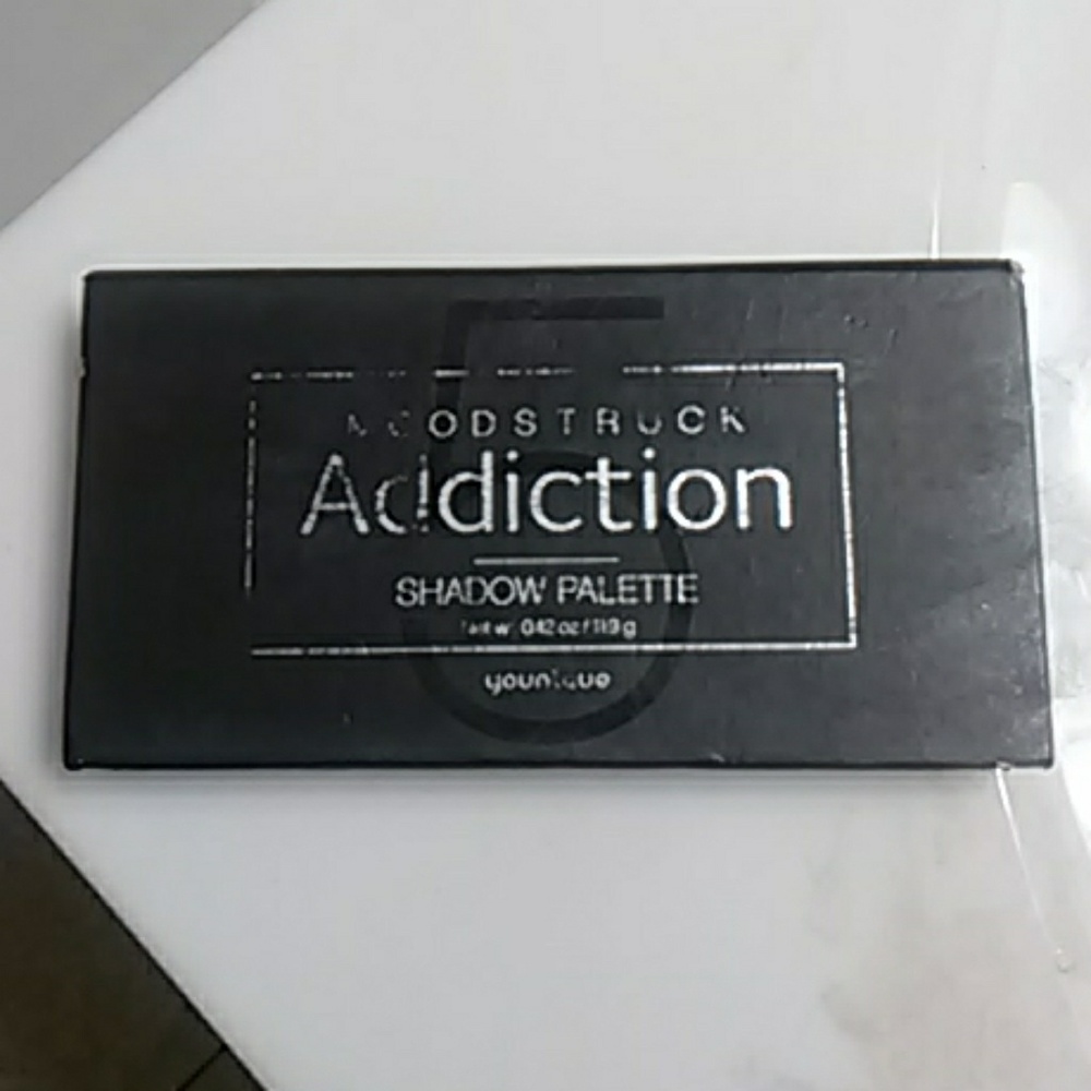 Younique shadow palette 5